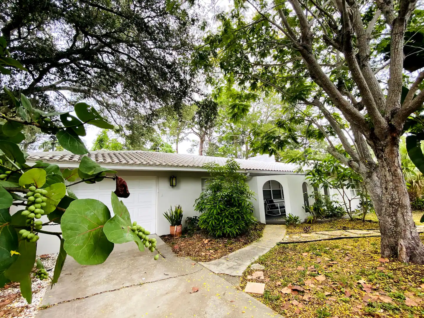 Furnished rental rooms at Sarasota Florida